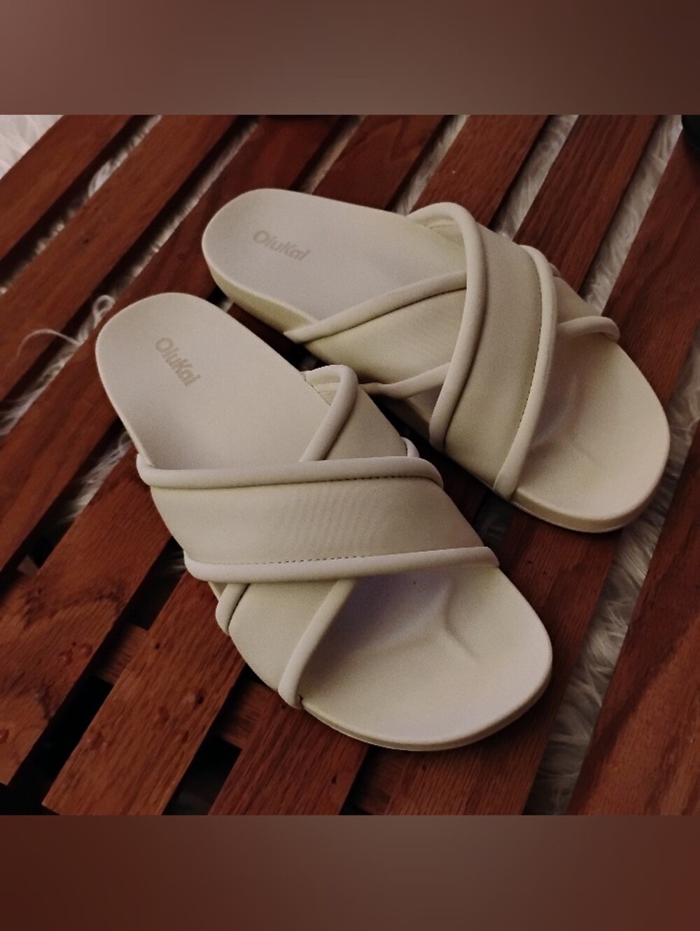 OluKai Woman's Slides. Size 9 Wide. White.